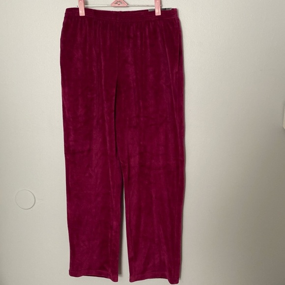 Alfred Dunner Velour Berry Straight Leg Pant Size Medium NWT - Picture 1 of 5